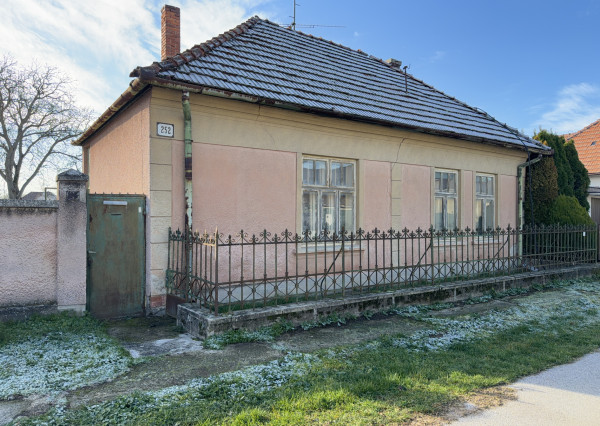 Nadštandardný pozemok 1167 m2 so všetkými IS a domom!!!