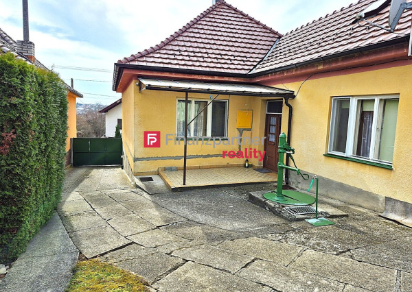 3 izbový dom s veľkým pozemkom v obci Radošina