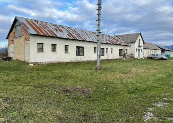 Na predaj hala v obci Komárovce, okr. Sobrance