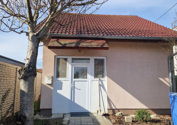 (F158-022REMAE) Exkluzívne 3-izbový dom na prenájom Iža