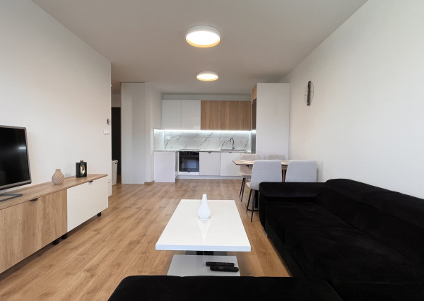 Prenájom moderného 2 izbového bytu v centre Topoľčian