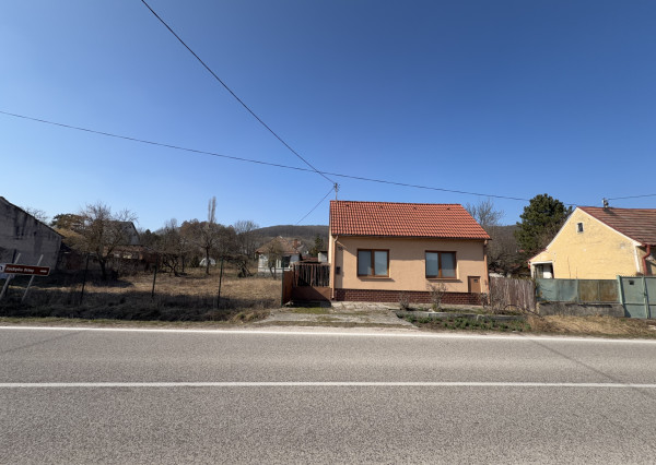 Starší rodinný dom s obrovským potenciálom v Smoleniciach