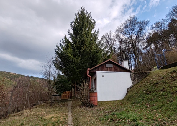NOVINKA! Na predaj záhradná chatka s krásnym výhľadom