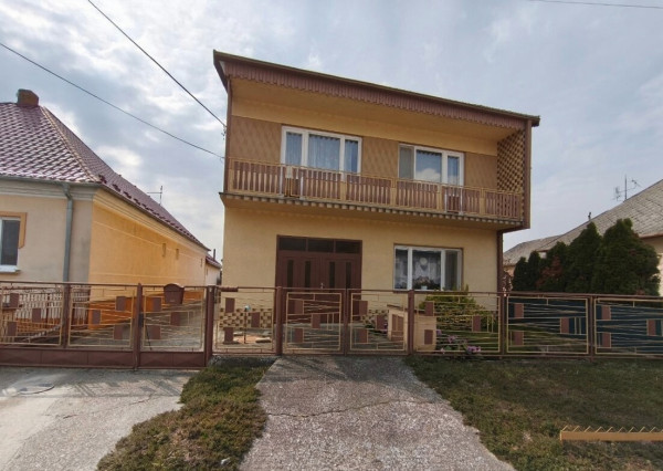 (F004-012-GEKAa) 6 izbový poschodový rodinný dom v Marcelovej