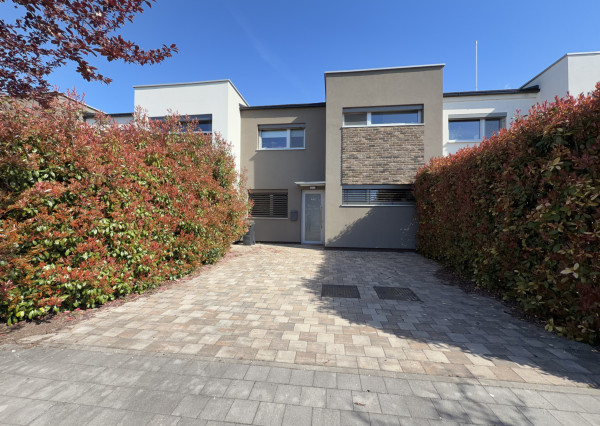 TOP: Moderný 4-izbový dom Vlčkovce, komplet zariadený