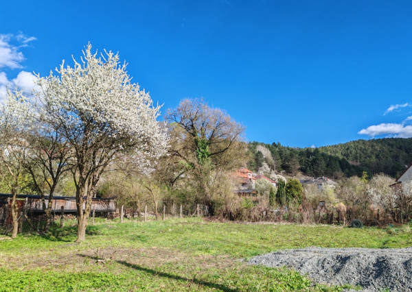 NOVINKA! Stavebný pozemok 868m2 Hradište pod Vrátnom