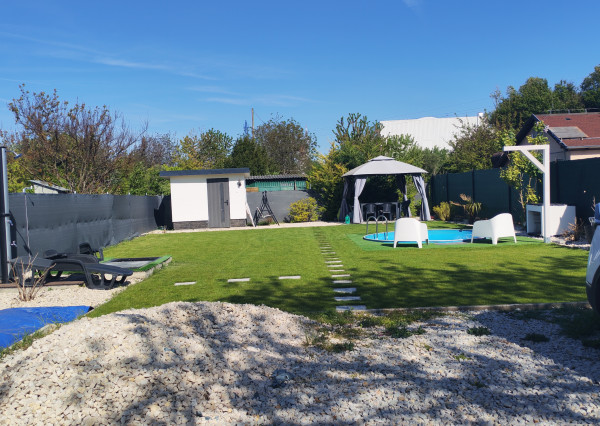 (F001-014KAPE) Na predaj krásna slnečná záhrada v Komárne