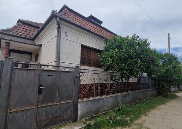 (F166-012REMAE) 3-izbovy rodinný dom v obci Komoča