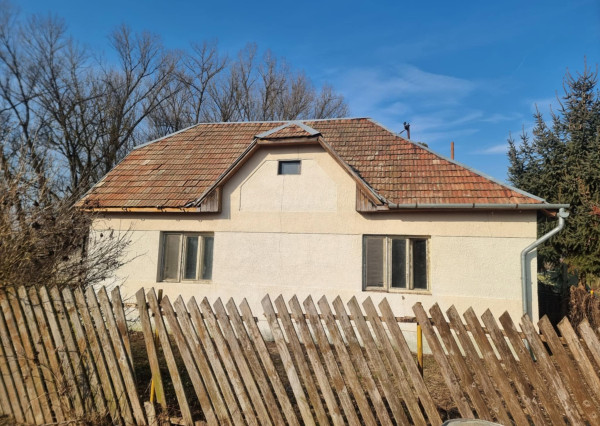 F002-012KRTA 5-izbový rodinný dom Ipeľské Predmostie