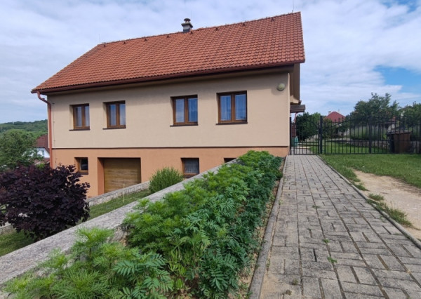 NOVINKA! Rodinný dom pripravený na bývanie Brezová pod Bradlom