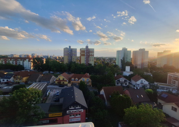 PREDAJ -3 izbový, slnečný, atraktívny byt s loggiou, - Podunajské Biskupice - atraktívna lokalita