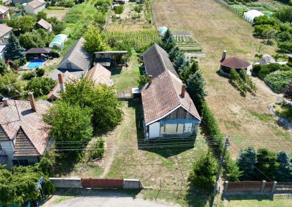 Na predaj starší rodinný dom v obci Baloň na rozľahlom pozemku