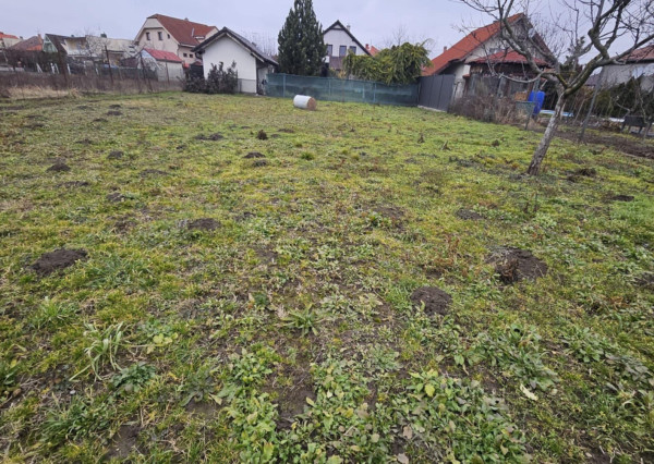 NA PREDAJ - STAVEBNÝ POZEMOK 600M2 V NOVEJ DEDINKE