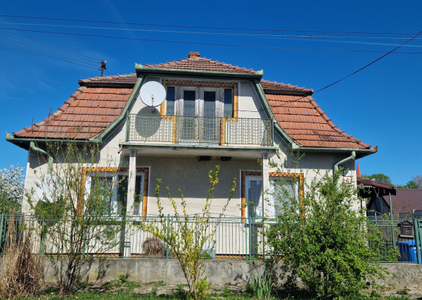 (F164-012REMAE)  2-izbový rodinný dom v obci Číčov