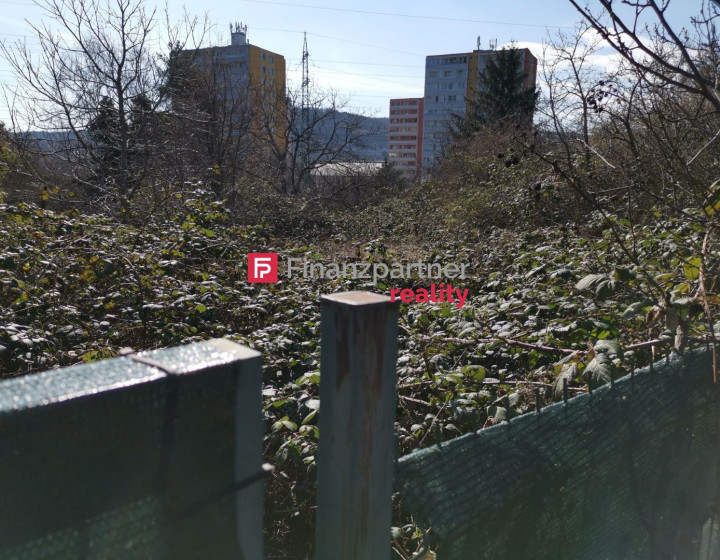 Na predaj pozemok - záhrada v Bratislave-Dúbravka