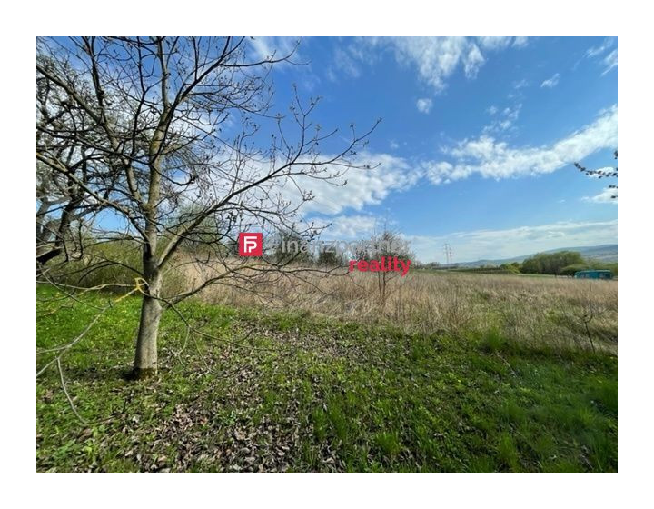 Pozemok Petrovany- Močarmany: 5,5m x 177m (F189-14-ANM)