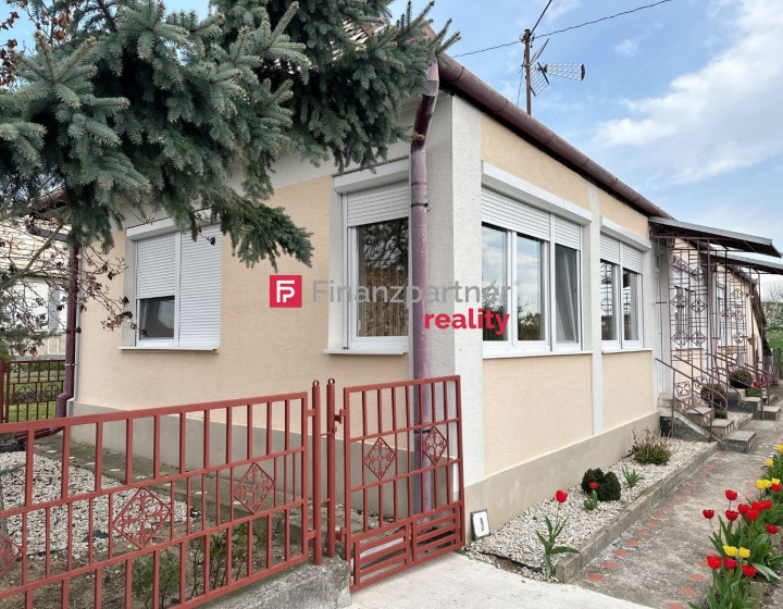 Exkluzívny predaj vidieckeho domu v obci Sečianky.
