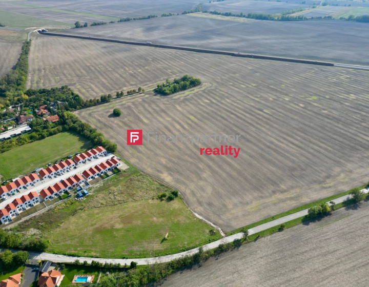 Na predaj investičný pozemok v blízkosti diaľnice R7 20.000 m2