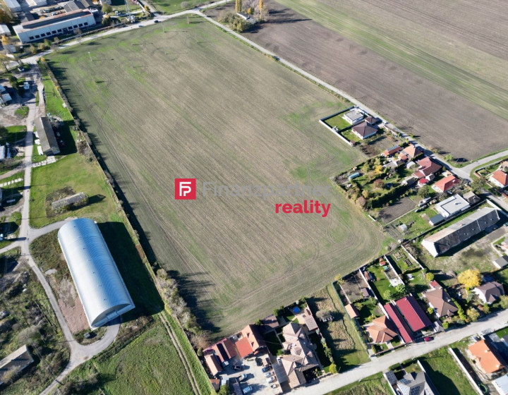 Na predaj priemyselný pozemok 40 000 m² Holice blízko R7