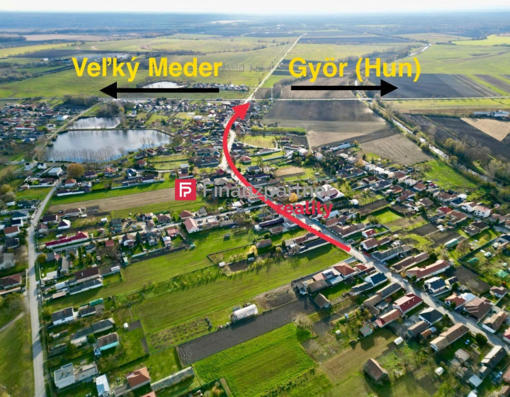 Ponúkame na predaj stavebný pozemok 7656 m2 v centre obce