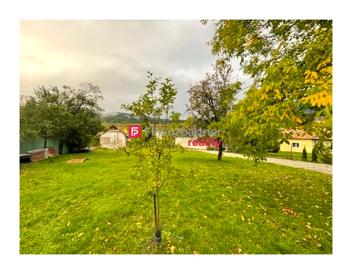 Pozemky so starším rodinným domom v starej časti Fintic (F286-12-ANM)