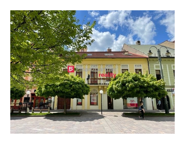 Pod konkatedrálou v pešej zóne klimatizovaný 2izb podkrovný apartmán (F271-112-ANM)