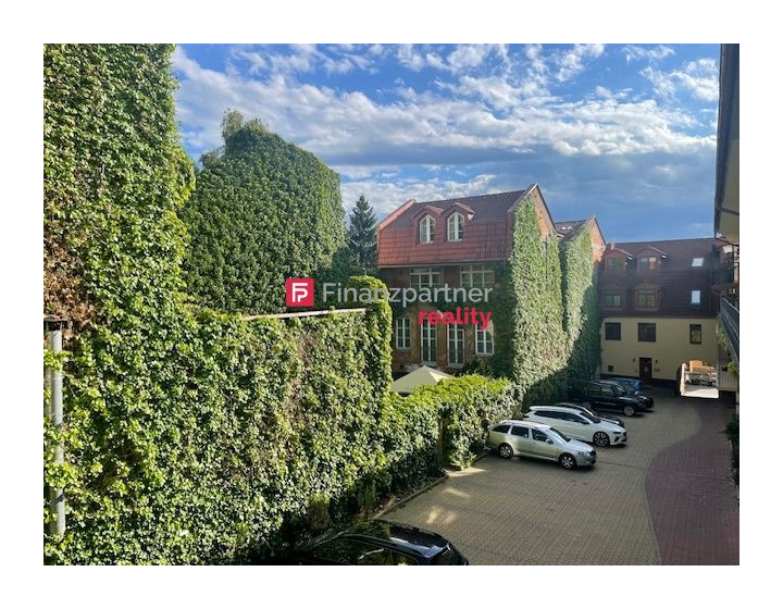 Pod konkatedrálou v pešej zóne klimatizovaný 2izb podkrovný apartmán (F271-112-ANM)