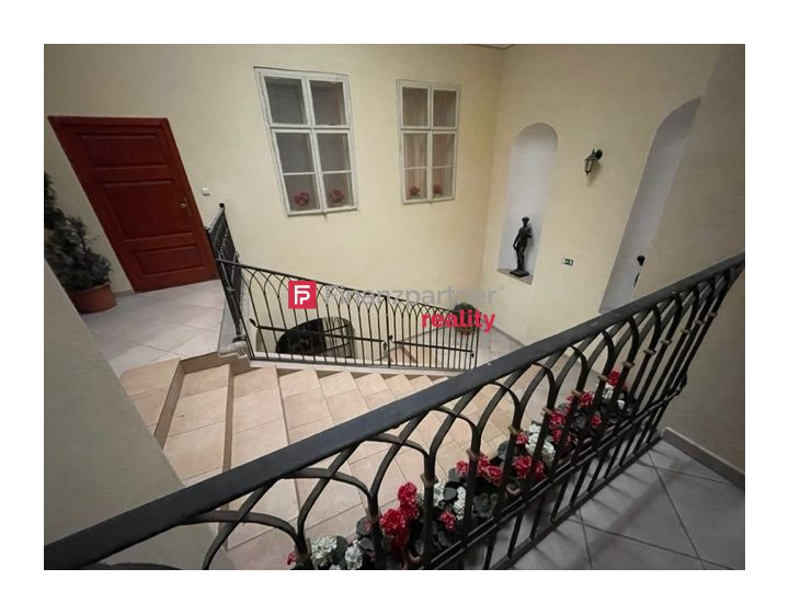 Na lukratívnom mieste klimatizovaný 2izb byt  (F271-112-ANM)