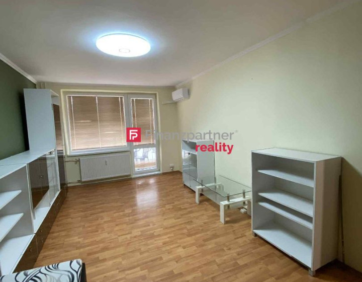 Exkluzívne na predaj priestranný 2-izbový byt v centre Svidníka
