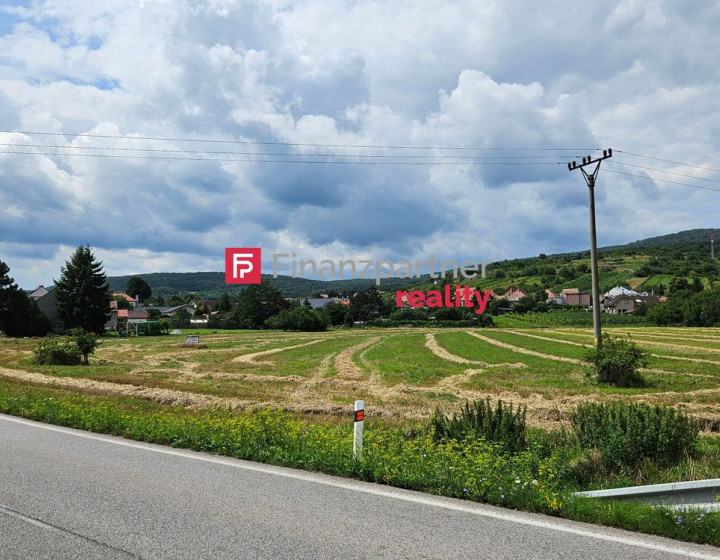 Investičná perla v Dubovej: Orná Pôda s geometrickým plánom, súhlasom na výstavbu a ÚPI – Potenciál 9131 m² pre Rodinné Domy! 35e/m2