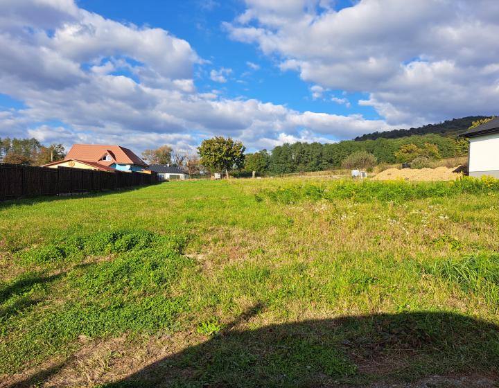 PREDAJ - SLNEČNÝ POZEMOK V JASENOVE – IDEÁLNE MIESTO PRE VÁŠ NOVÝ DOMOV