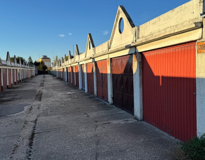 Murovaná garáž, Dunajská Streda