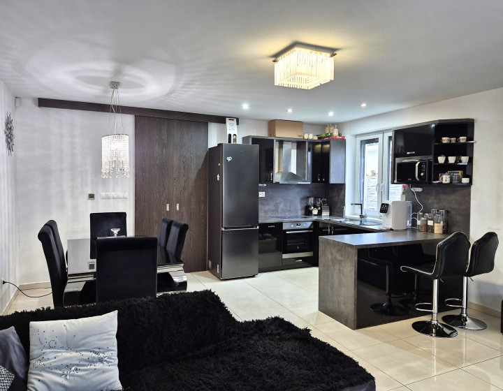 Moderný 3 izbový dom s bazénom vo Veľkom Blahove