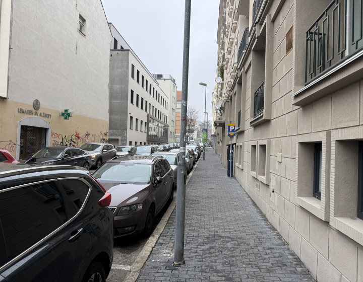 Na predaj: 3-izbový byt – Hollého ulica, centrum Bratislava