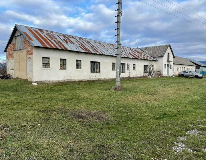 Na predaj hala v obci Komárovce, okr. Sobrance