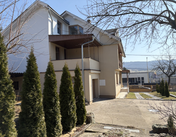 Na predaj  rodinný dom s terasou a garážou v meste Svidník