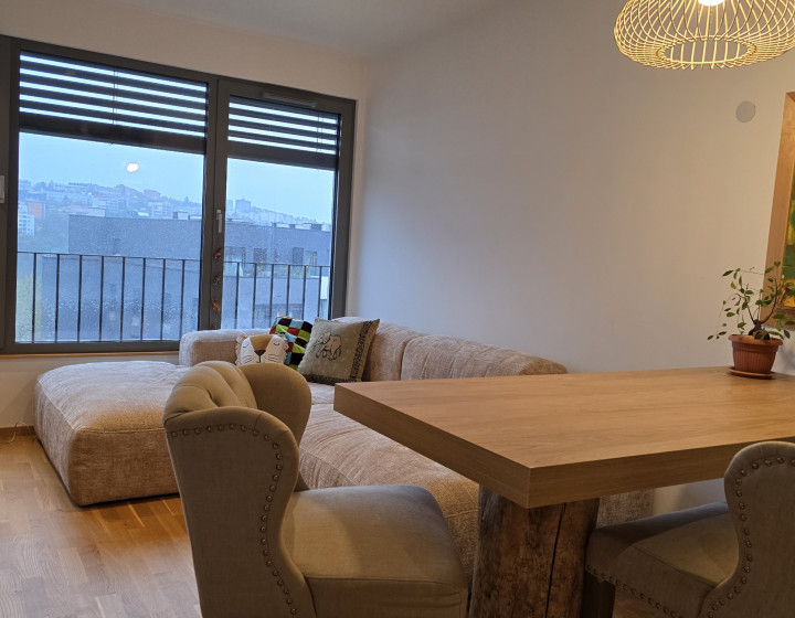 Štýlový 2-izbový byt s parkovacím miestom - výborná lokalita