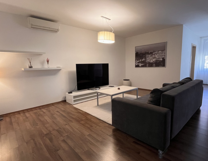 Prenájom - veľký 2 izbový byt v centre mesta, Nitra