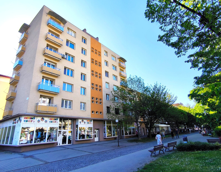 PRENÁJOM 3i BYTU v CENTRE, výťah+balkón