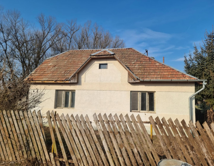 F002-012KRTA 5-izbový rodinný dom Ipeľské Predmostie