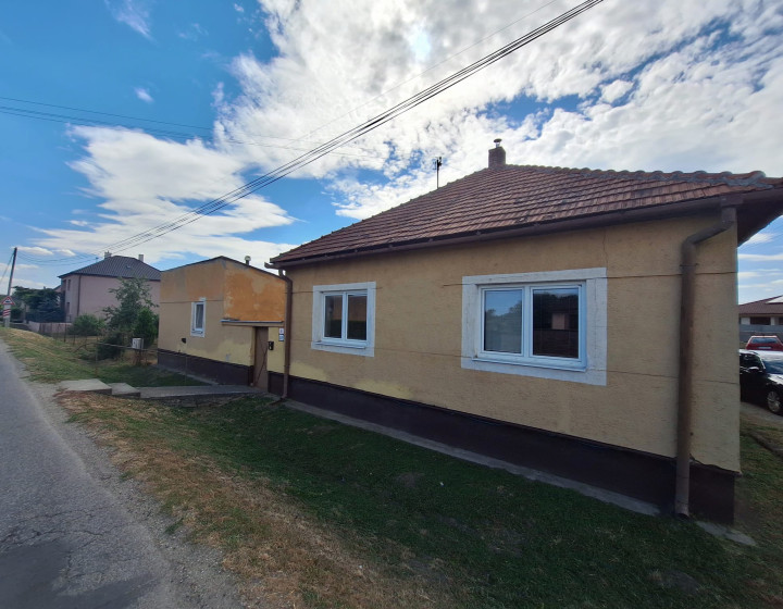 Rodiný dom s pozemkom 436 m², Šurany, Nové Zámky