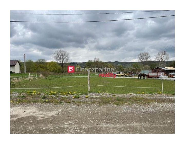 Stavebný pozemok pod kaštielom v Petrovanoch   (F785-14-ANM)
