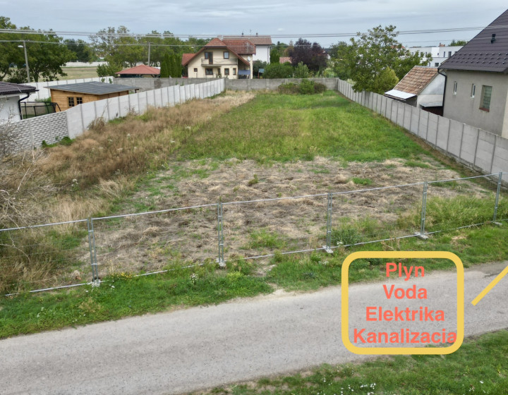 ATRAKTÍVNY STAVEBNÝ POZEMOK 1 439 m² V OBCI HORNÉ JANÍKY