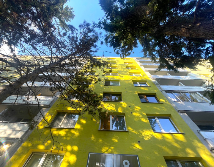 Giallo (IT) 1izb rekonštr. byt na sídlisku 3 (F812-111-ANM)