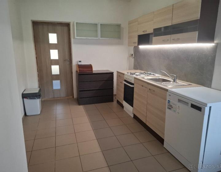PRENÁJOM veľký 3 izbový byt, Lužianky