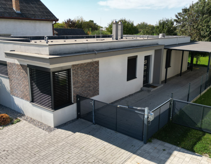 PONÚKAME NA PRENÁJOM MODERNÝ 3-IZBOVÝ RODINNÝ DVOJDOM V OBCI VYDRANY