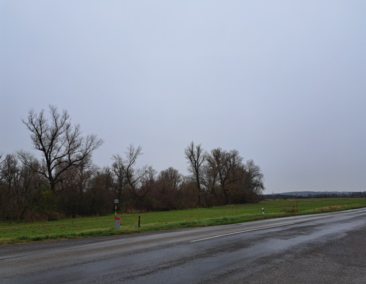 Investičná príležitosť - orná pôda pri hlavnej ceste Hlohovec - Šulekovo