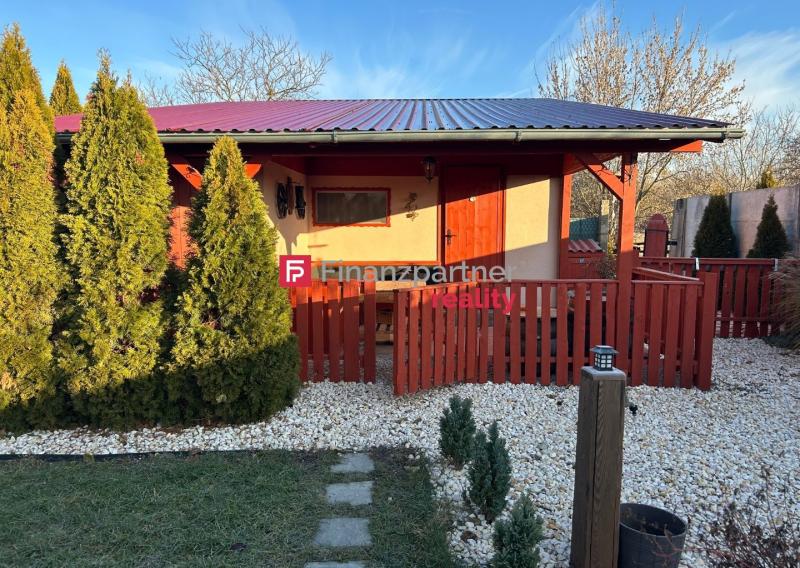 Na predaj - Záhrada s chatkou v Komárne, časť Malá Iža (F026-014-ESJA)