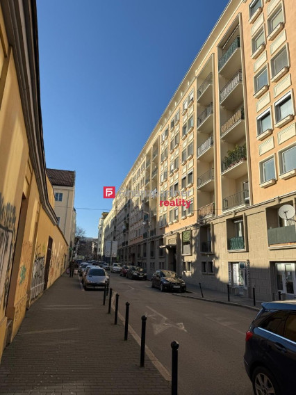Na predaj 2 izbový byt Bratislava - Staré Mesto, čiastočná rekonštrukcia