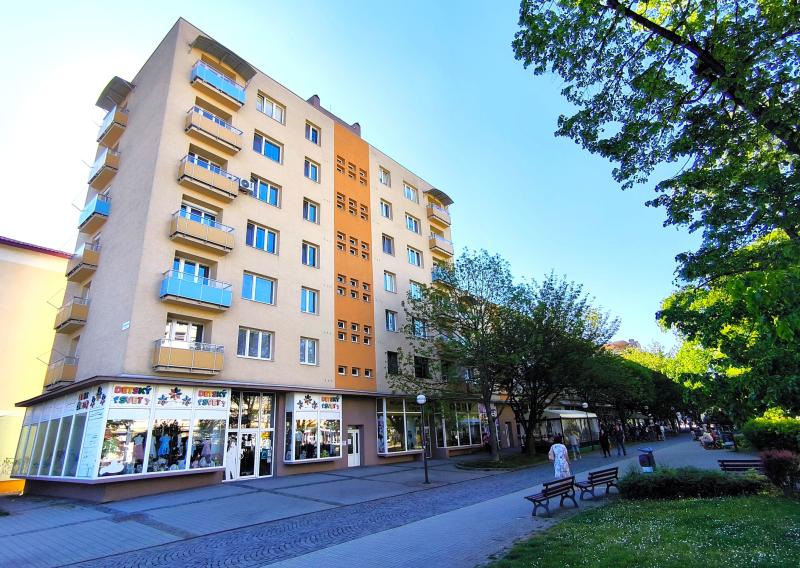 PRENÁJOM 3i BYTU v CENTRE, výťah+balkón